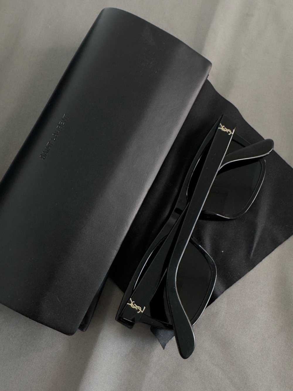 Saint Laurent Black woman Sunglasses with Case